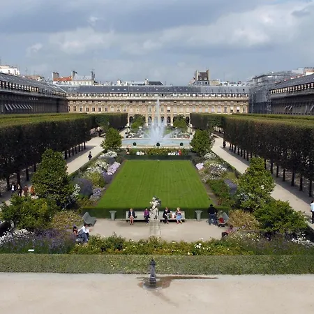 Luxury Louvre Ii * Париж