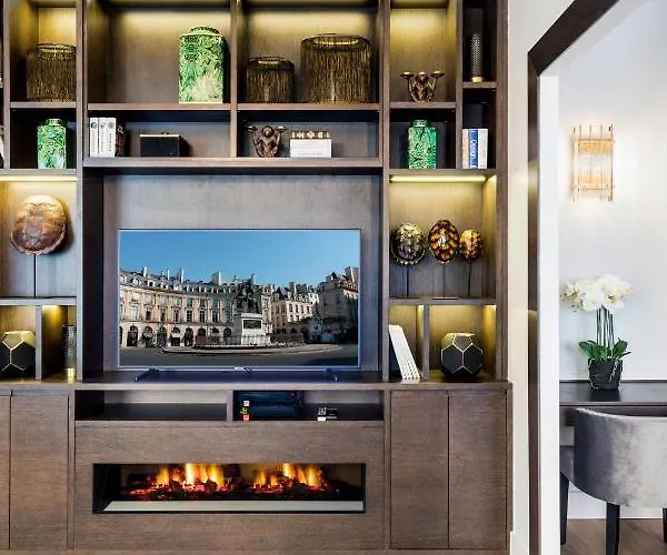 Luxury Louvre Ii